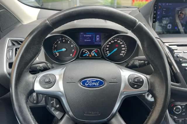 Ford Kuga (2015) thumbnail 5