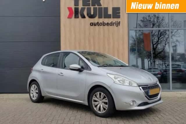 Peugeot 208 (2014) thumbnail 3