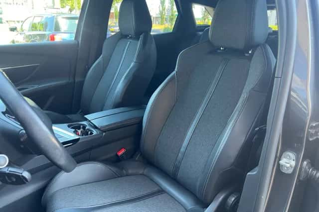 Peugeot 3008 (2018) thumbnail 3