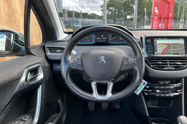 Peugeot 2008 (2015) thumbnail 3