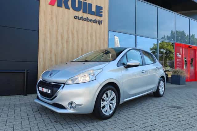 Peugeot 208 (2013) thumbnail 2