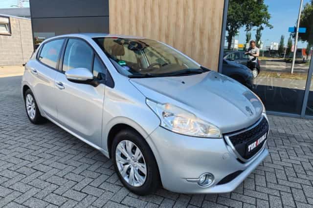 Peugeot 208 (2013) thumbnail 4