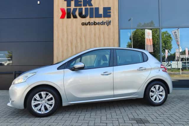 Peugeot 208 (2013) thumbnail 6