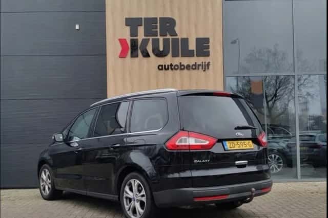 Ford Galaxy (2012) thumbnail 2