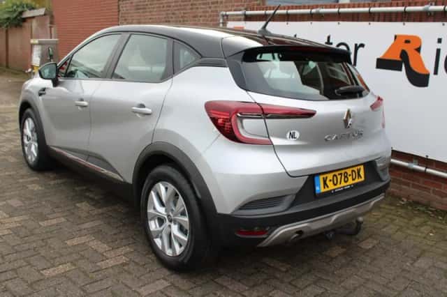 Renault Captur (2020) thumbnail 3
