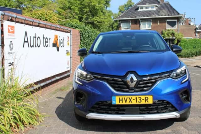 Renault Captur (2024) thumbnail 2