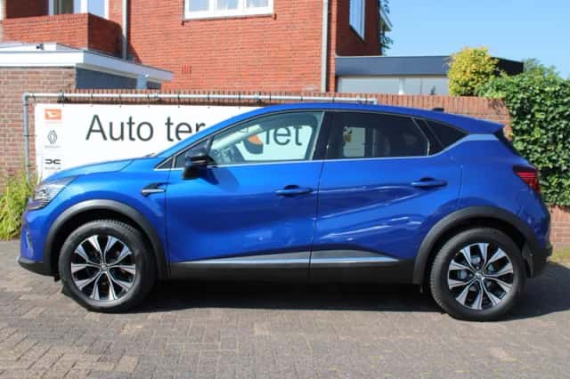 Renault Captur (2024) thumbnail 3