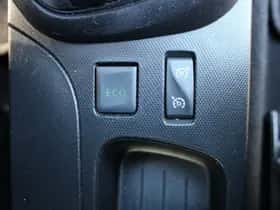Renault Captur (2015) thumbnail 22
