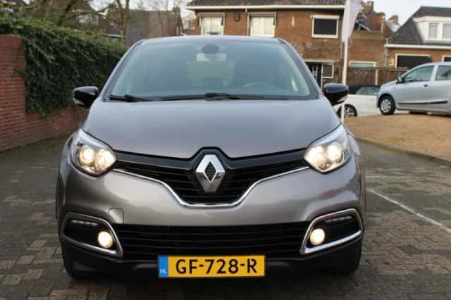 Renault Captur (2015) thumbnail 2