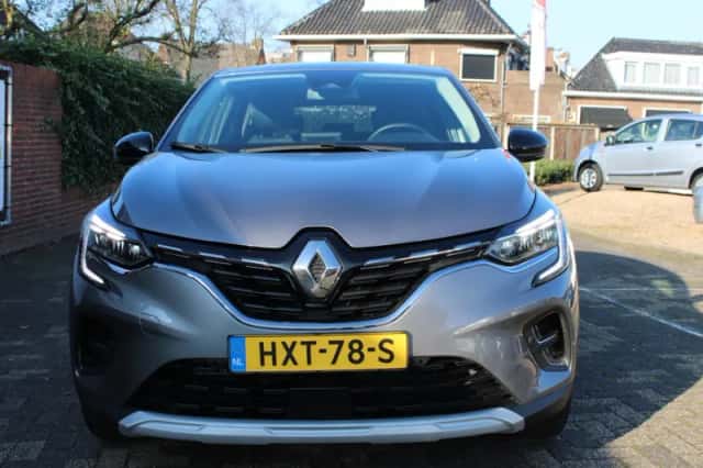 Renault Captur (2024) thumbnail 2