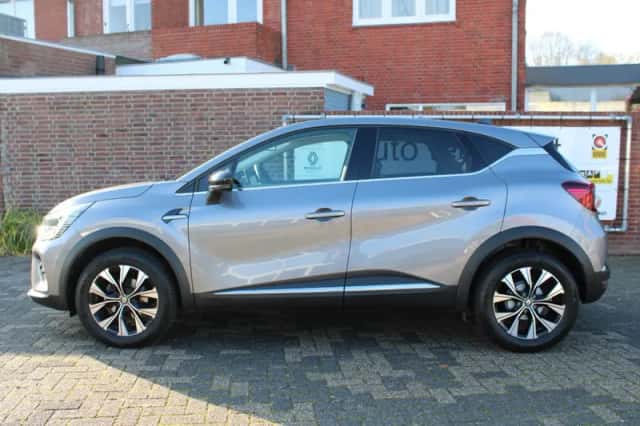Renault Captur (2024) thumbnail 3