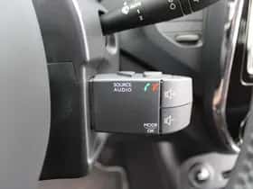 Renault Captur (2015) thumbnail 24