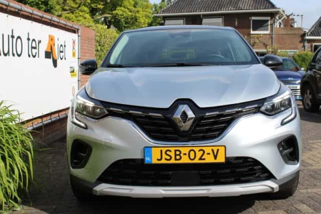 Renault Captur (2024) thumbnail 2