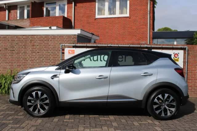 Renault Captur (2024) thumbnail 3