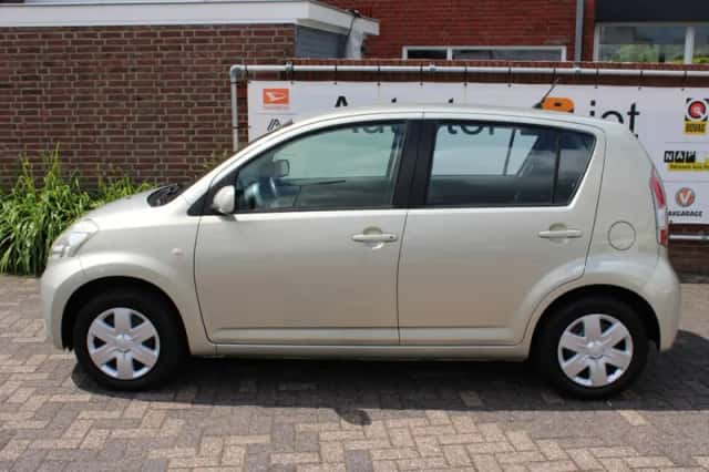 Daihatsu SIRION (2006) thumbnail 3