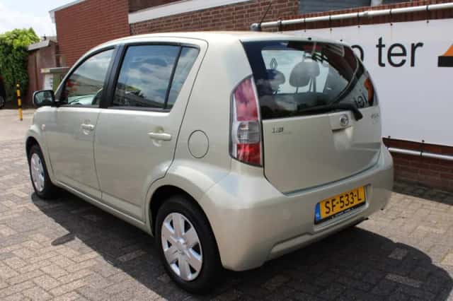 Daihatsu SIRION (2006) thumbnail 4