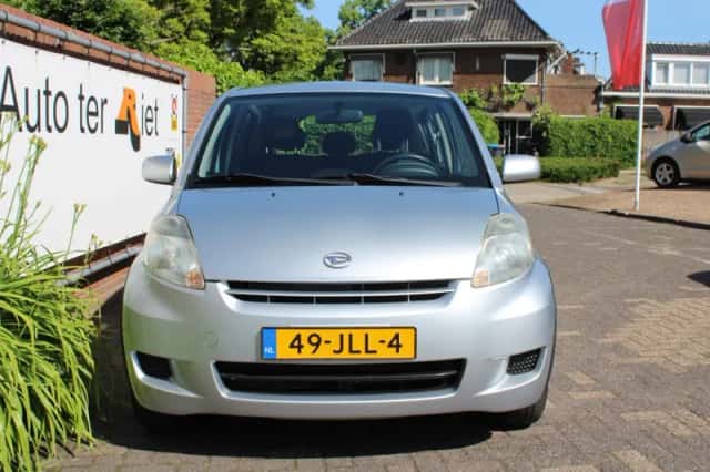 Daihatsu SIRION (2009) thumbnail 2