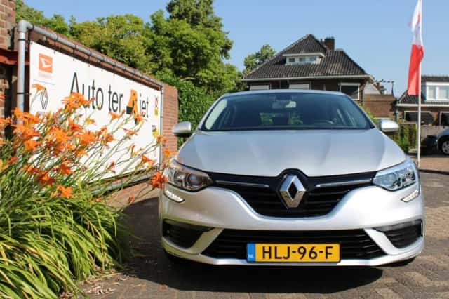 Renault Mégane (2018) thumbnail 2