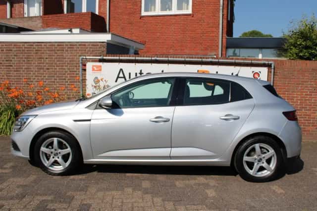 Renault Mégane (2018) thumbnail 3