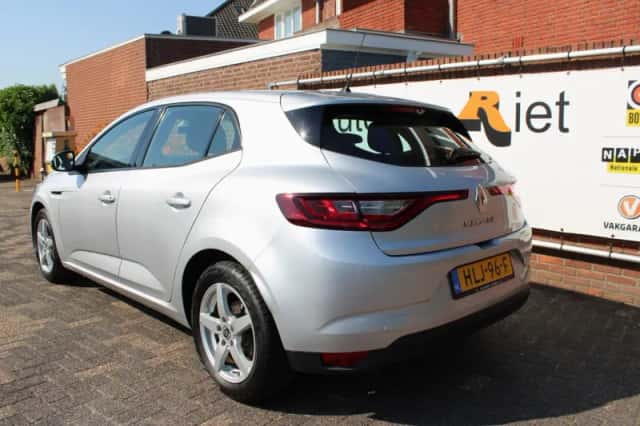 Renault Mégane (2018) thumbnail 4
