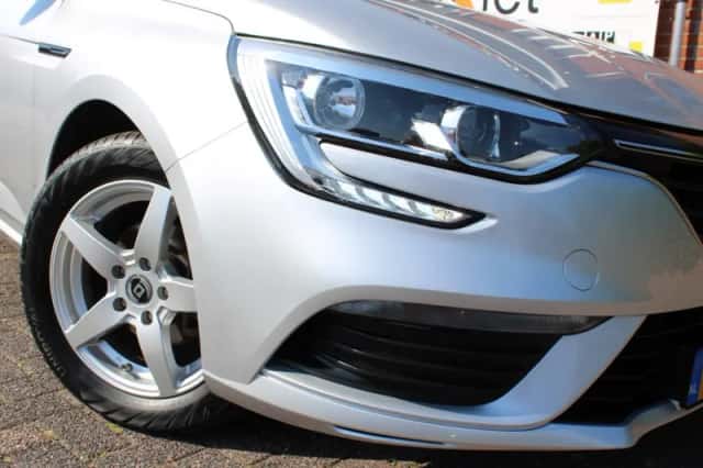 Renault Mégane (2018) thumbnail 6