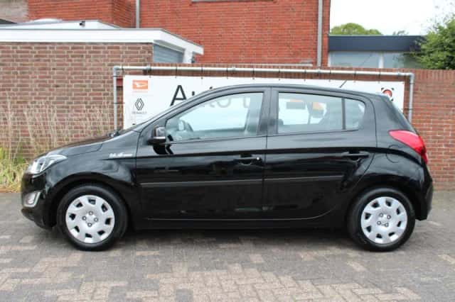 Hyundai i20 (2012) thumbnail 3
