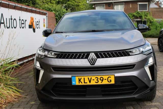 Renault Captur (2025) thumbnail 2