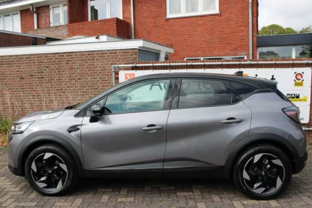 Renault Captur (2025) thumbnail 3