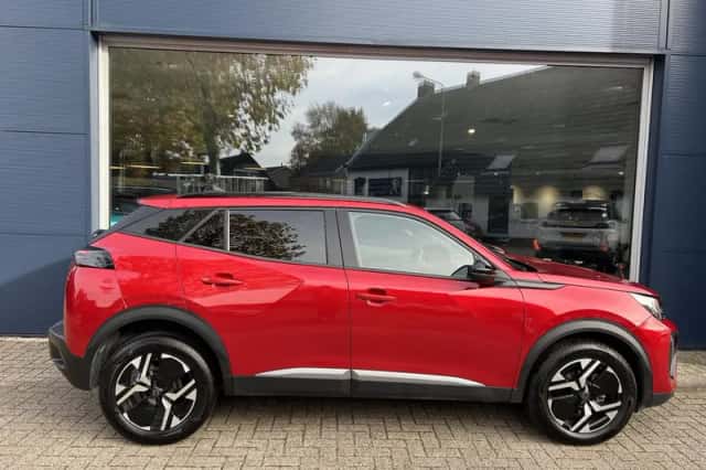 Peugeot 2008 (2024) thumbnail 5