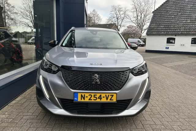 Peugeot 2008 (2022) thumbnail 5