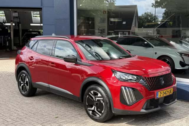 Peugeot 2008 (2023) thumbnail 3