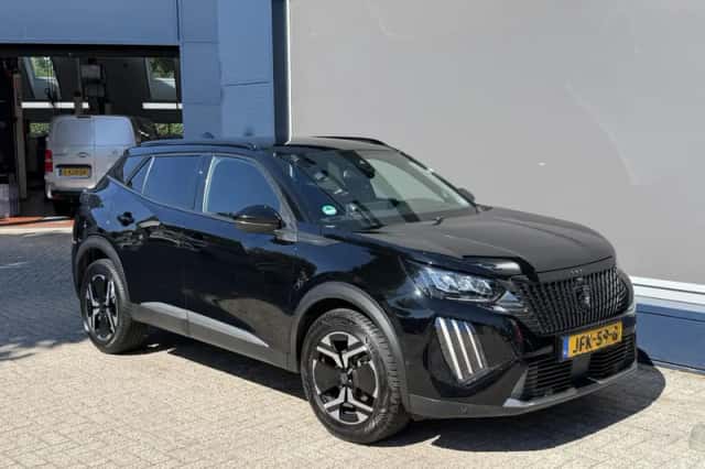 Peugeot 2008 (2024) thumbnail 4