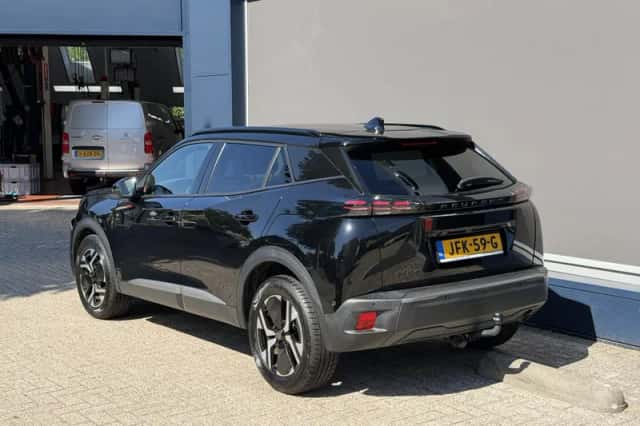 Peugeot 2008 (2024) thumbnail 5
