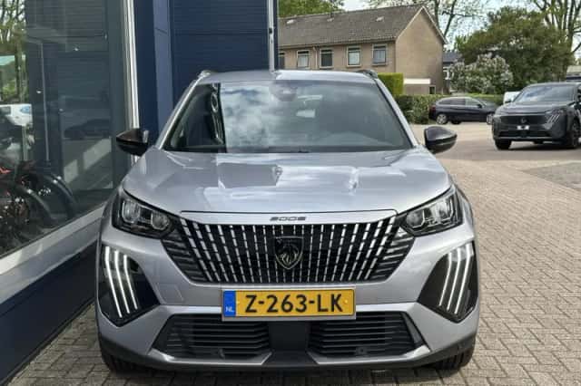 Peugeot 2008 (2023) thumbnail 3