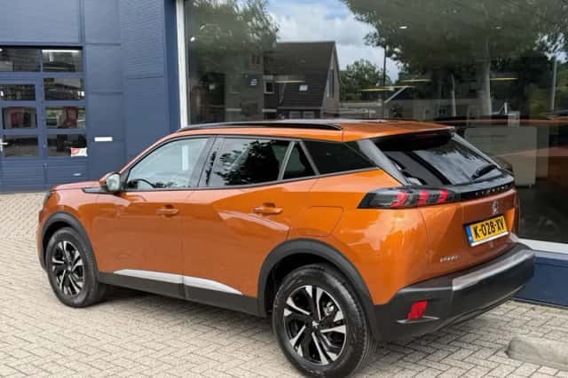 Peugeot 2008 (2021) thumbnail 4
