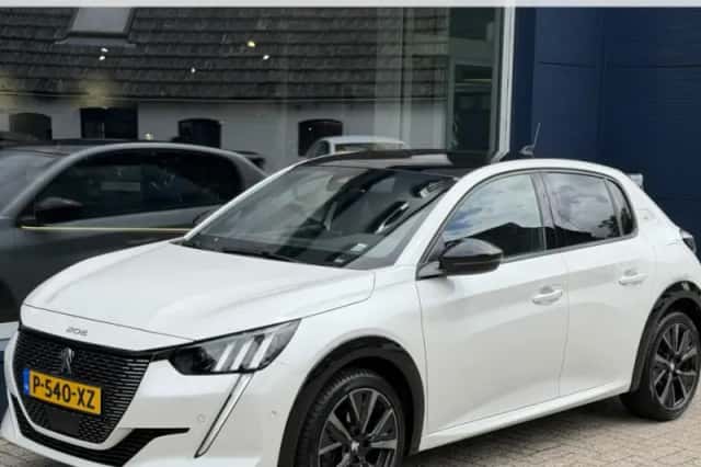 Peugeot 208 (2022) thumbnail 1