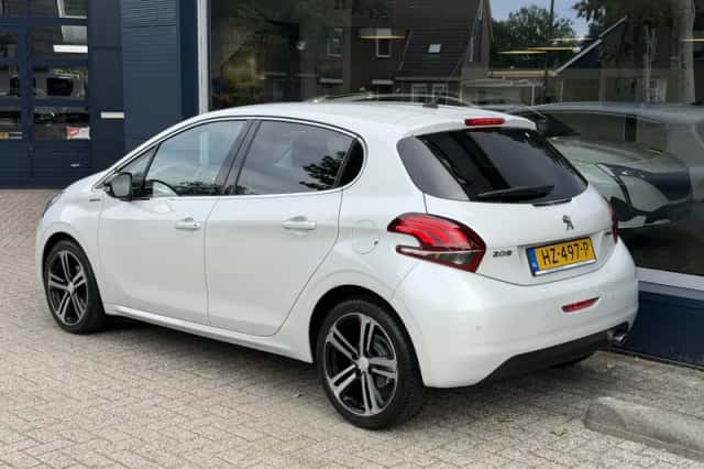 Peugeot 208 (2016) thumbnail 4