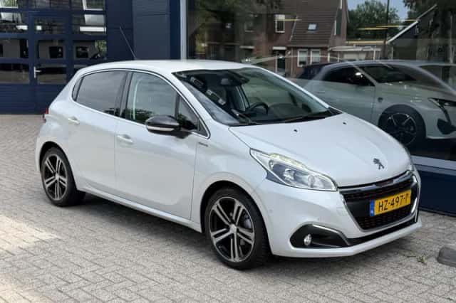 Peugeot 208 (2016) thumbnail 5