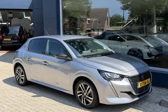 Peugeot 208 (2023) thumbnail 4