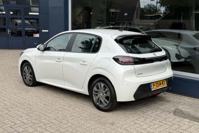 Peugeot 208 (2021) thumbnail 3