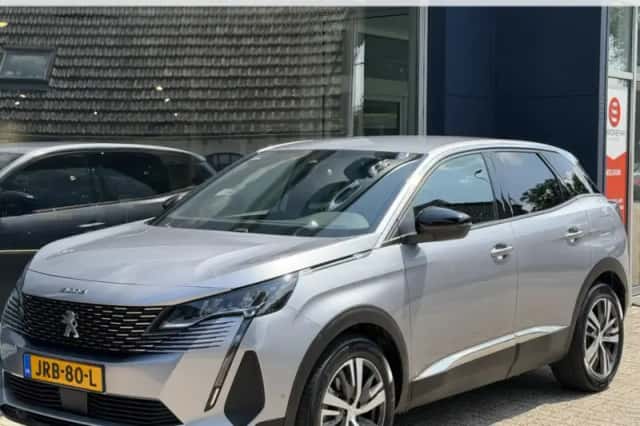 Peugeot 3008 (2024) thumbnail 1