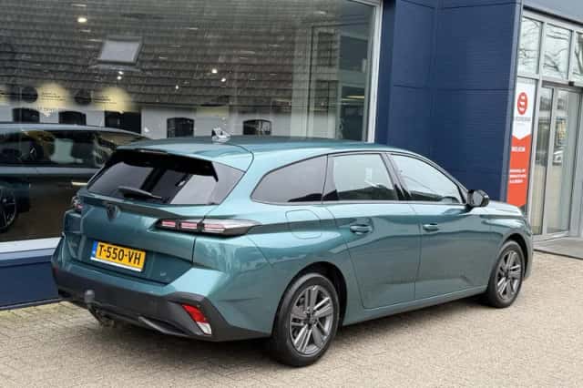 Peugeot 308 (2023) thumbnail 2