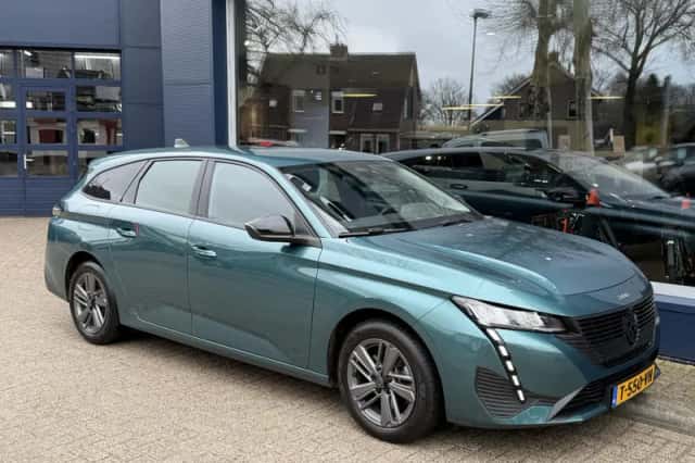 Peugeot 308 (2023) thumbnail 4