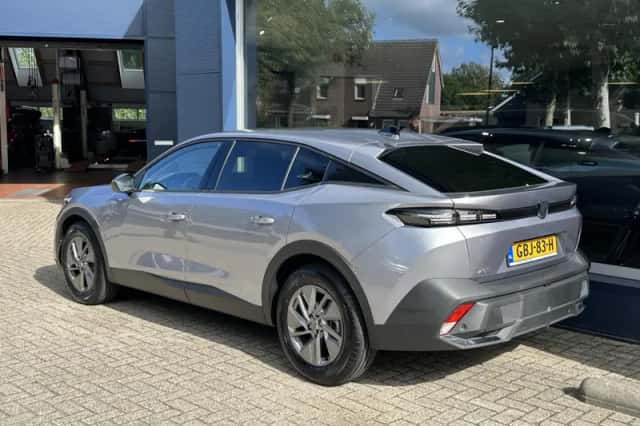Peugeot 408 (2024) thumbnail 5