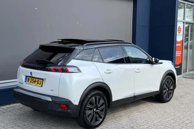 Peugeot e-2008 (2022) thumbnail 5