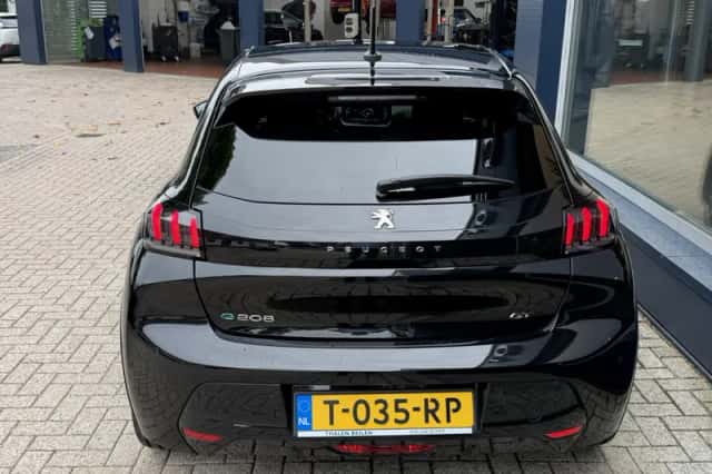 Peugeot e-208 (2022) thumbnail 4