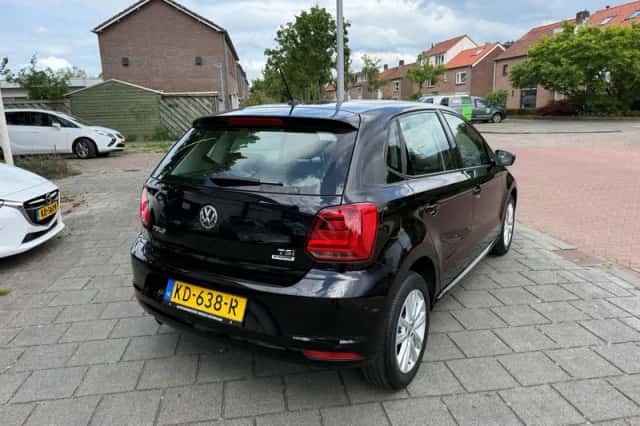 Volkswagen Polo (2016) thumbnail 2
