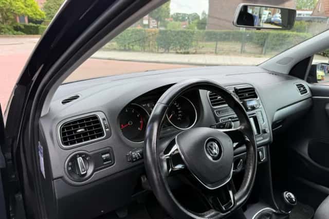 Volkswagen Polo (2016) thumbnail 3