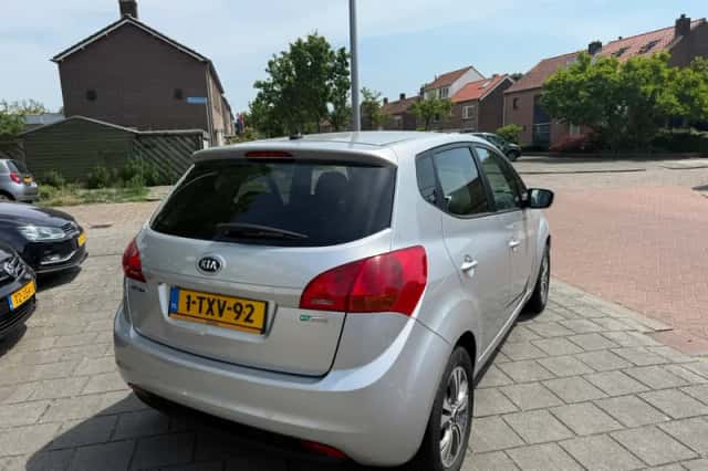 Kia Venga (2014) thumbnail 2