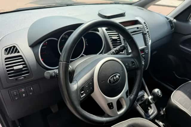 Kia Venga (2014) thumbnail 3